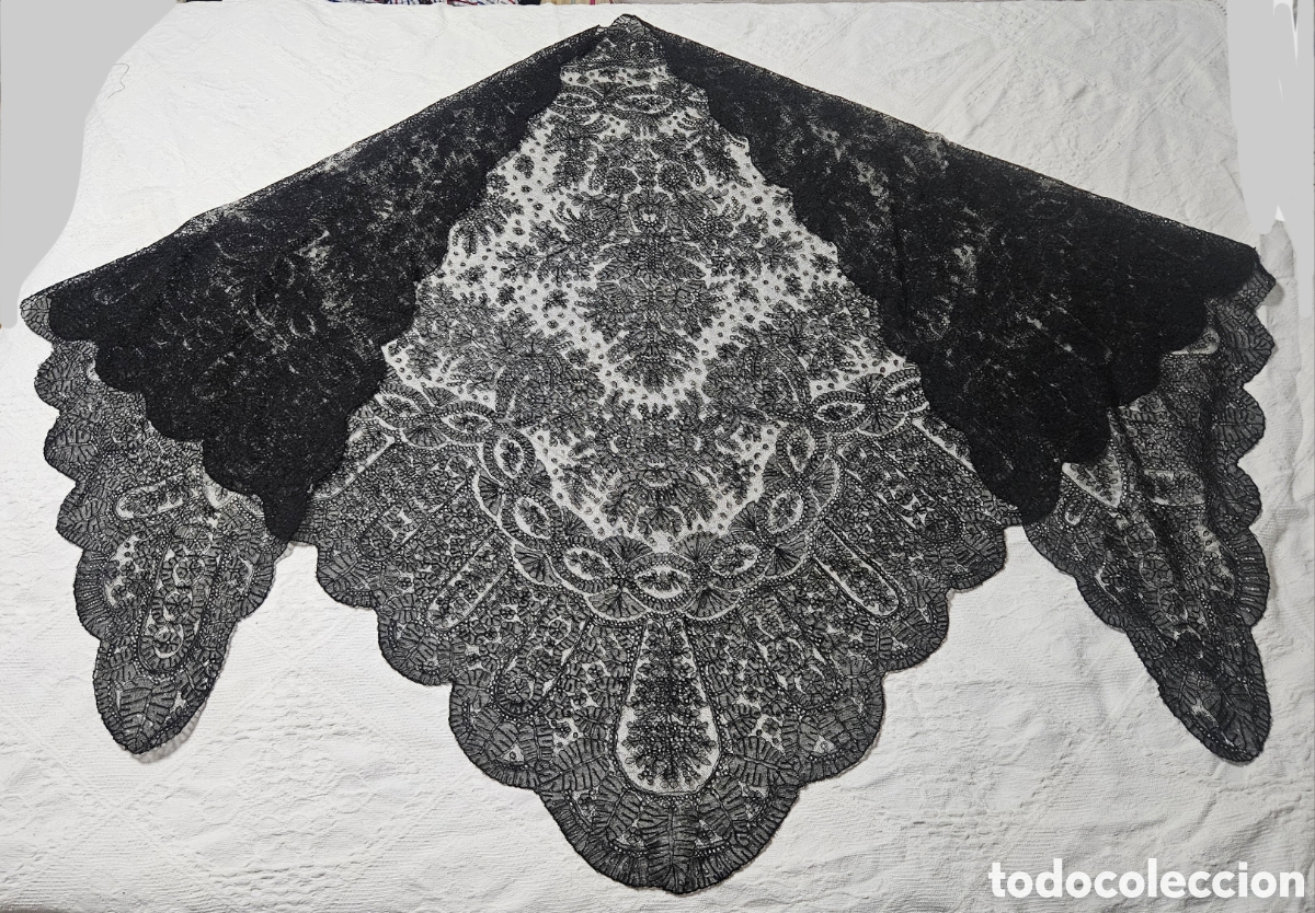 Antig&uuml;edades: SENSACIONAL PICO-MANTILLA ANTIGUO DE CAMBRAY CON DIBUJO CHANTILLY