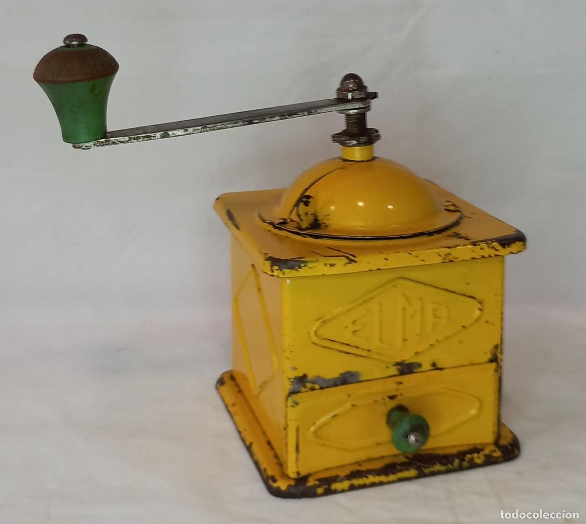 Antig&uuml;edades: DIFICIL POR EL COLOR AMARILLO , MOLINILLO DE HOJALATA PARA CAFE - ELMA