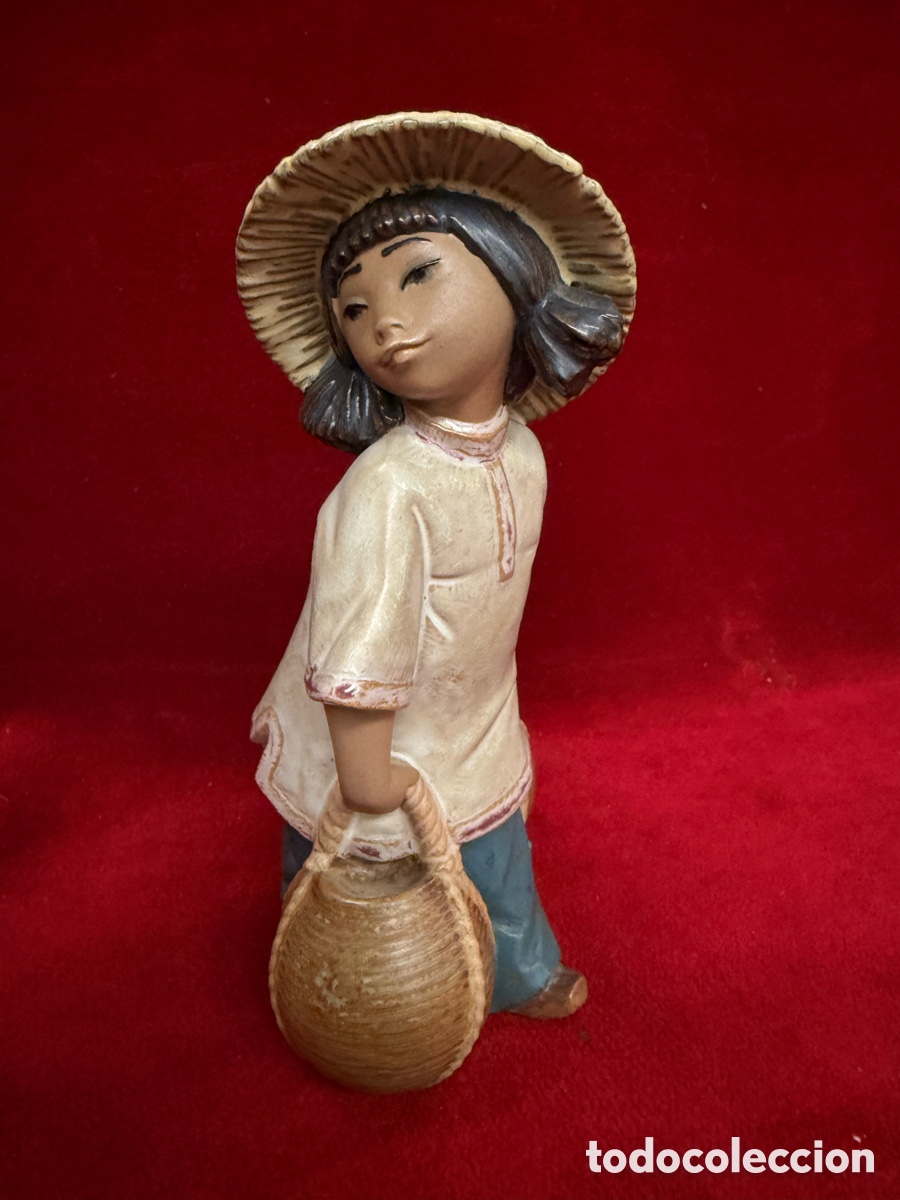 Antig&uuml;edades: Preciosa figura porcelana LLADRO,chinita cargada!