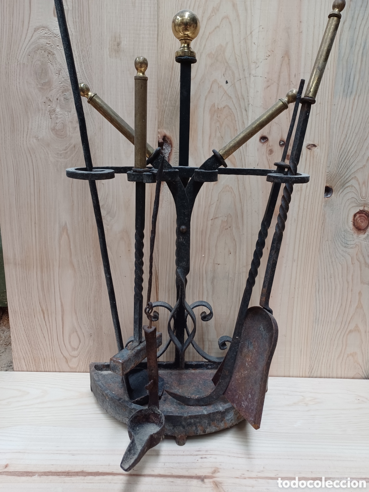 Antig&uuml;edades: Bonito juego con utensilios para chimenea,
