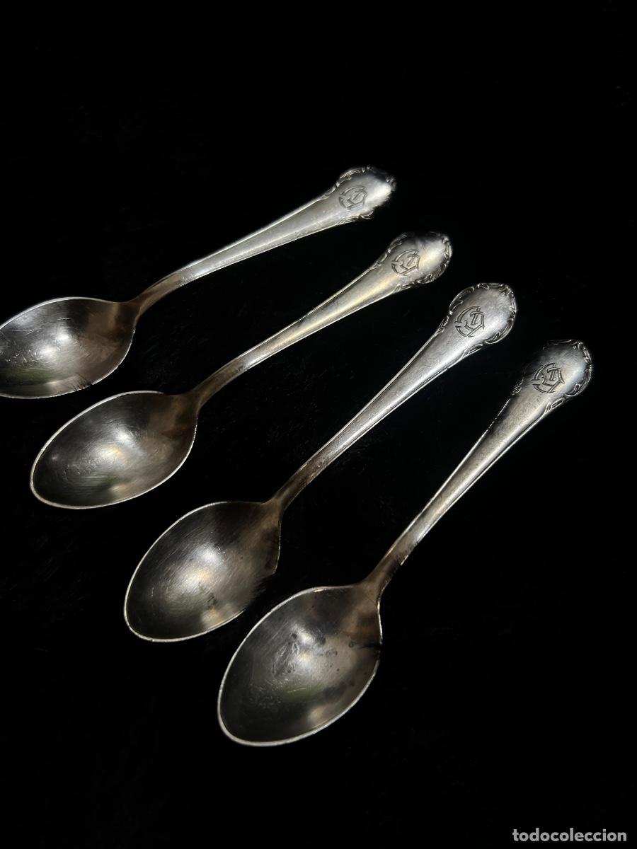 Antig&uuml;edades: Set de 4 Cucharitas Antiguas con Monograma - Alpaca Plateada de Alta Calidad (A.P. 60)