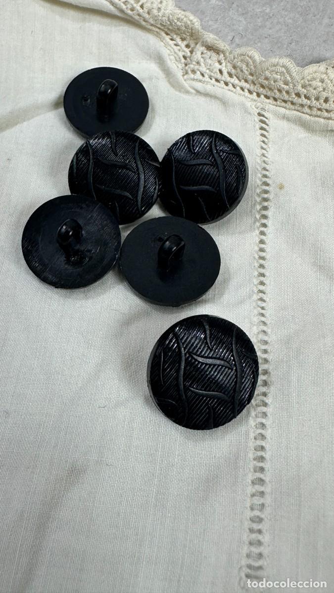 Antig&uuml;edades: Lote de 6 botones negros
