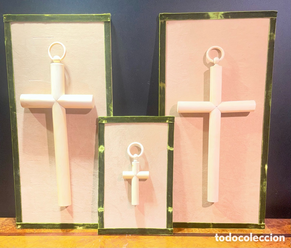 Antig&uuml;edades: Tres Cruces de Marfil