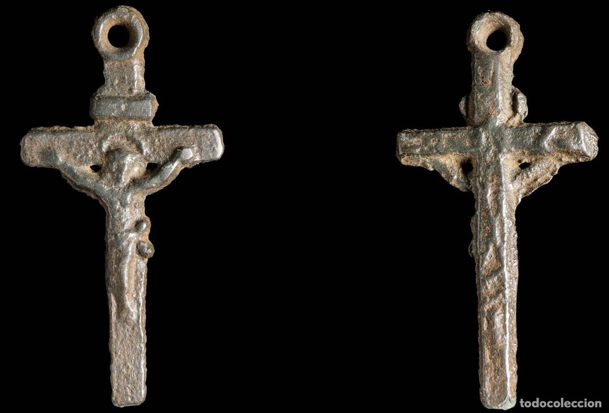 Antig&uuml;edades: Religious Cross, XVI-XVII centuries, Crucificado / Arma Christi - 37x18 mm.