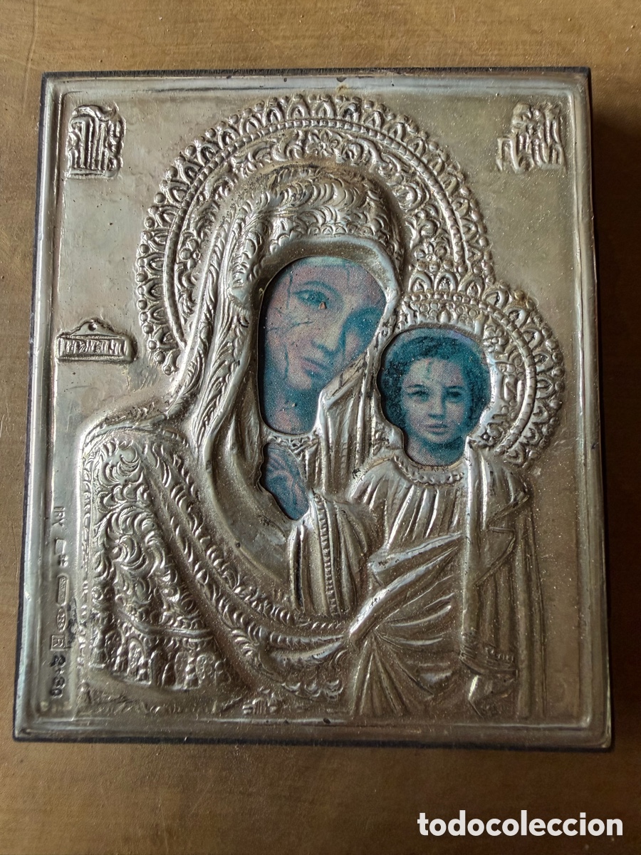 Antig&uuml;edades: Icono de religioso de plata enmarcado en madera. Rusia.