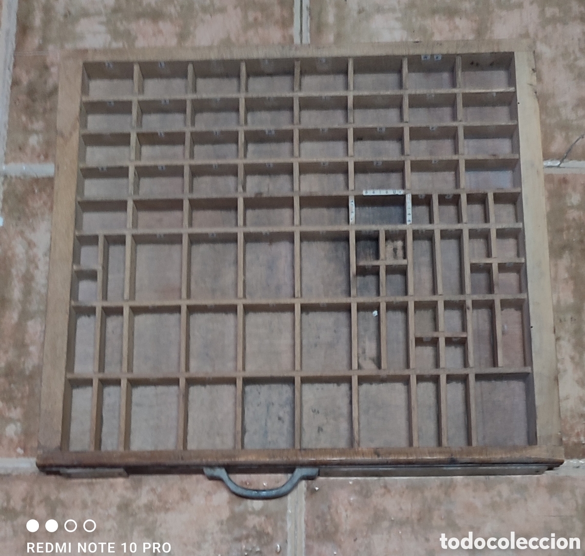 Antig&uuml;edades: Antiguo caj&oacute;n de mueble chivalete de imprenta, tama&ntilde;o mediano. Muy buen estado