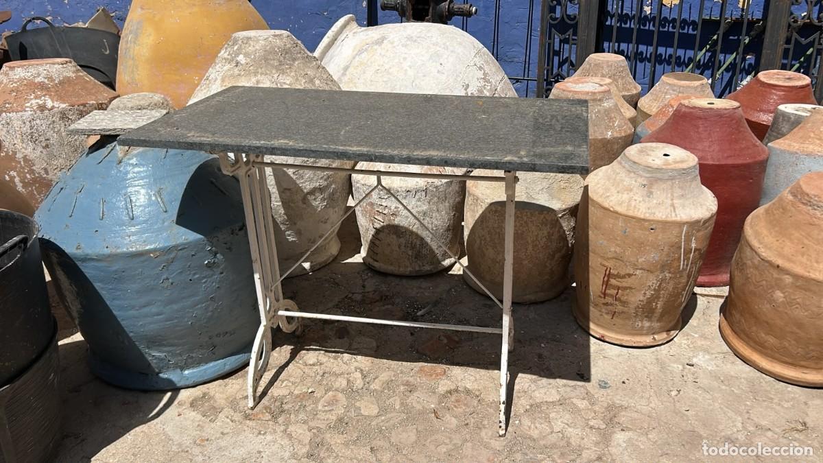 Antig&uuml;edades: MESA VELADOR MEDIDAS 100 X 52 X 77 CMS. ALTURA