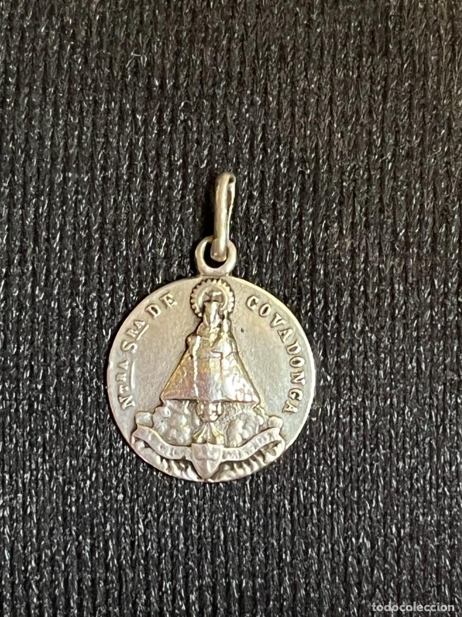 Antiguidades: ANTIGUA MEDALLA PLATA NUESTRA SE&Ntilde;ORA DE COVADONGA 19 mm x 15 mm