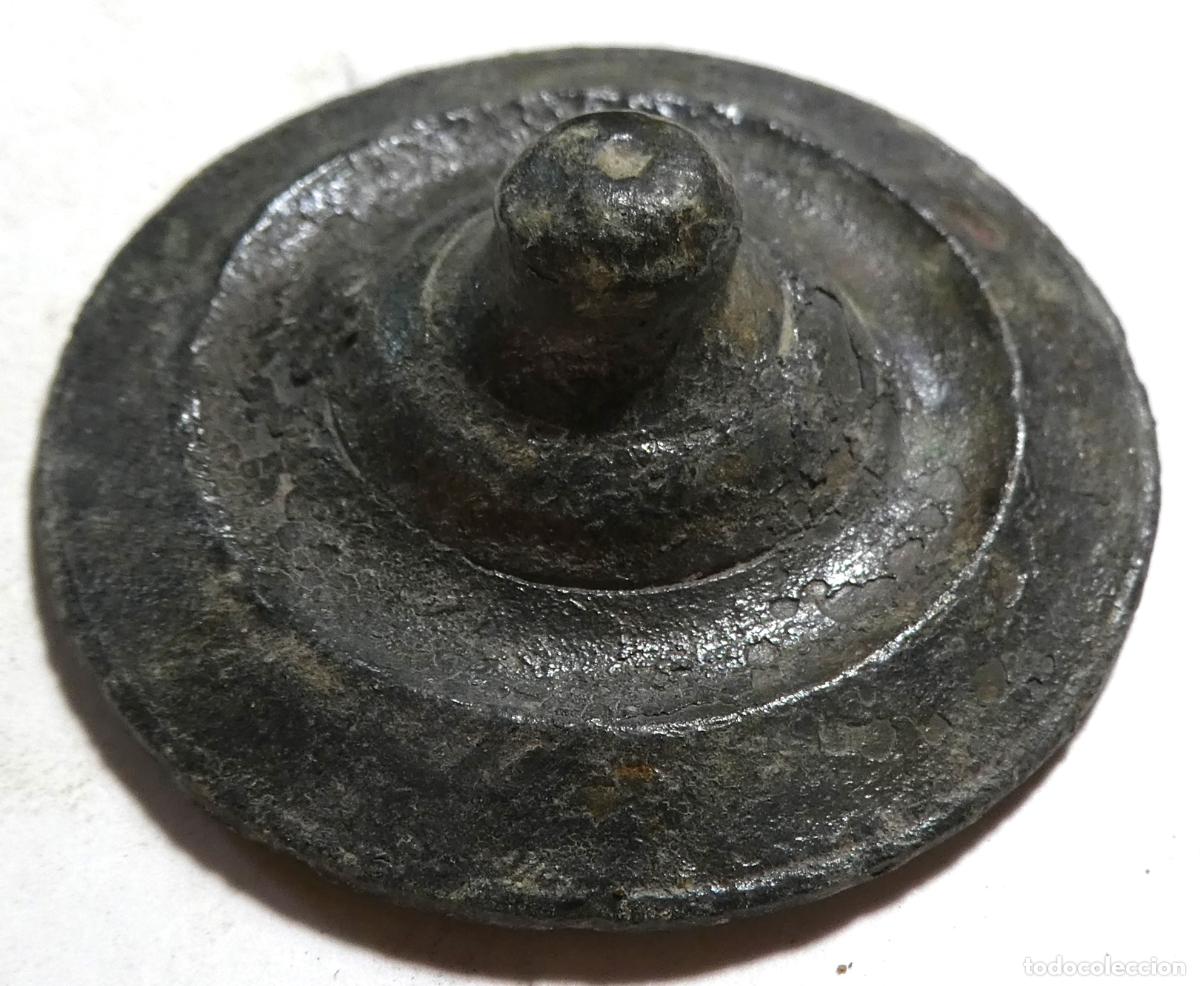 Antig&uuml;edades: Antigua tapa de vasija de bronce mide 4,5 cm