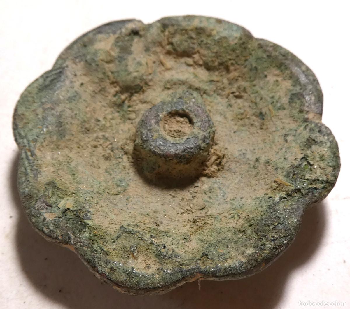 Antig&uuml;edades: Antiguo aplique de bronce mide 3,5 cm - Foto 2