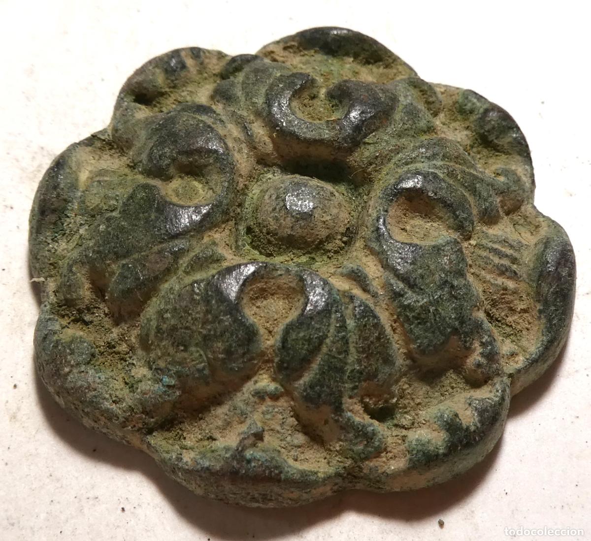 Antig&uuml;edades: Antiguo aplique de bronce mide 3,5 cm - Foto 1