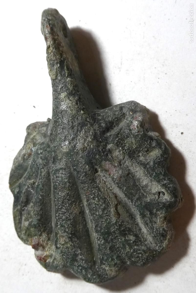 Antig&uuml;edades: Antiguo aplique para arn&eacute;s de caballo de bronce mide 5,5X3,5 cm