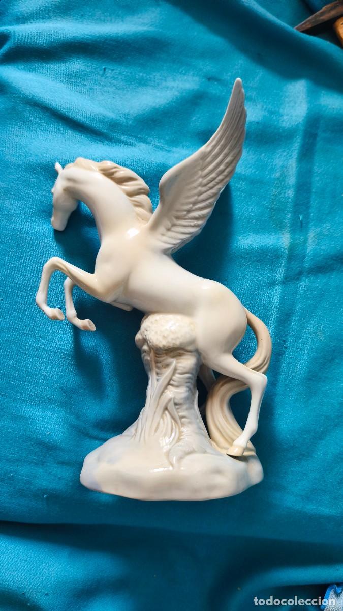 Antig&uuml;edades: Figura Pegaso Porcelana Miquel Requena