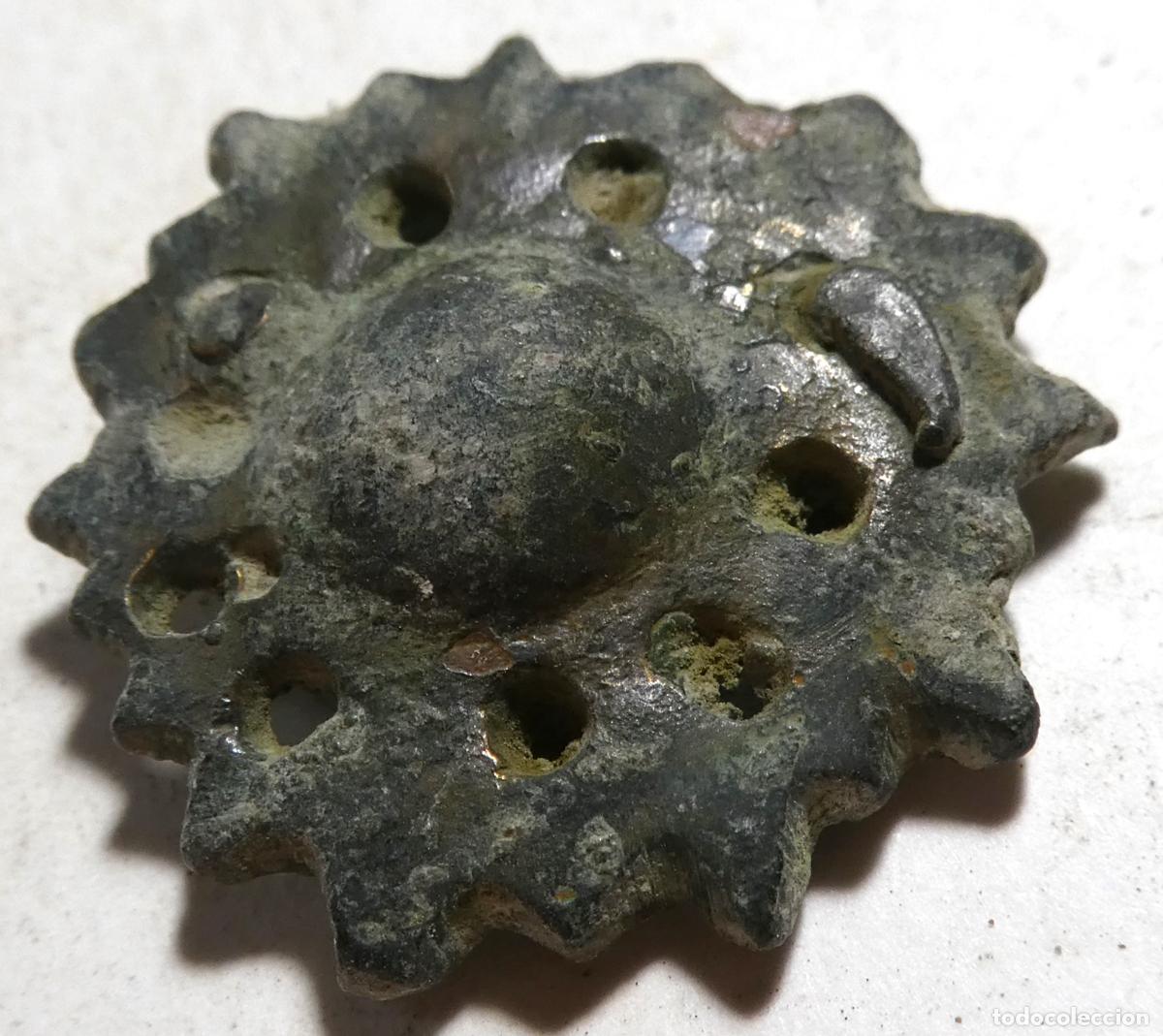 Antig&uuml;edades: Antiguo bocallave de bronce mide 2,5 cm