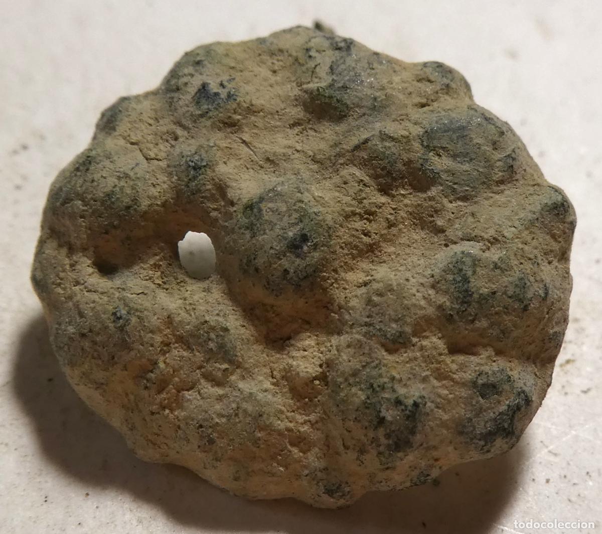 Antig&uuml;edades: Antiguo clavo decorativo mide 1,7 cm