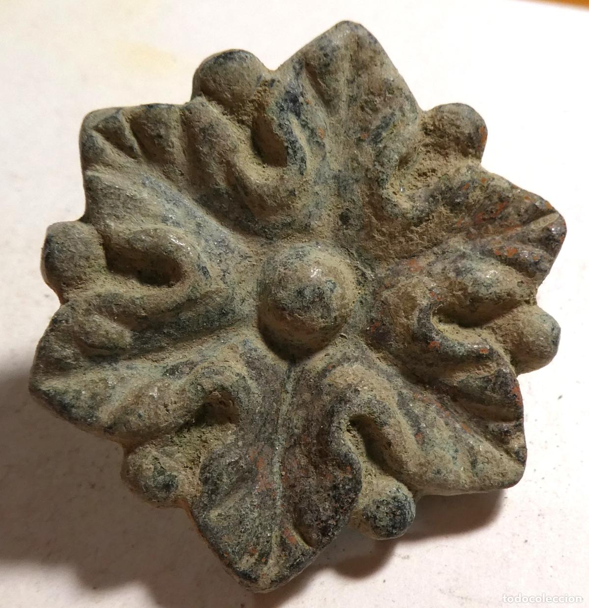Antig&uuml;edades: Antiguo aplique para cintur&oacute;n o arn&eacute;s, mide 3,5 cm