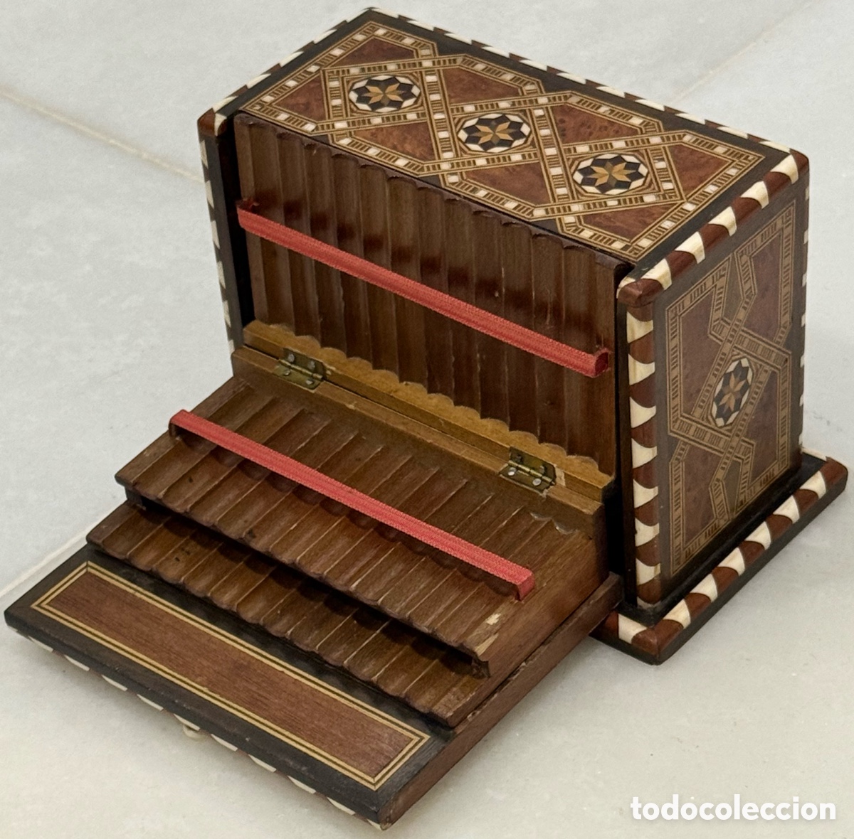 Antig&uuml;edades: ANTIGUA CAJA TABACALERA MARQUETER&Iacute;A TARACEA GRANADA