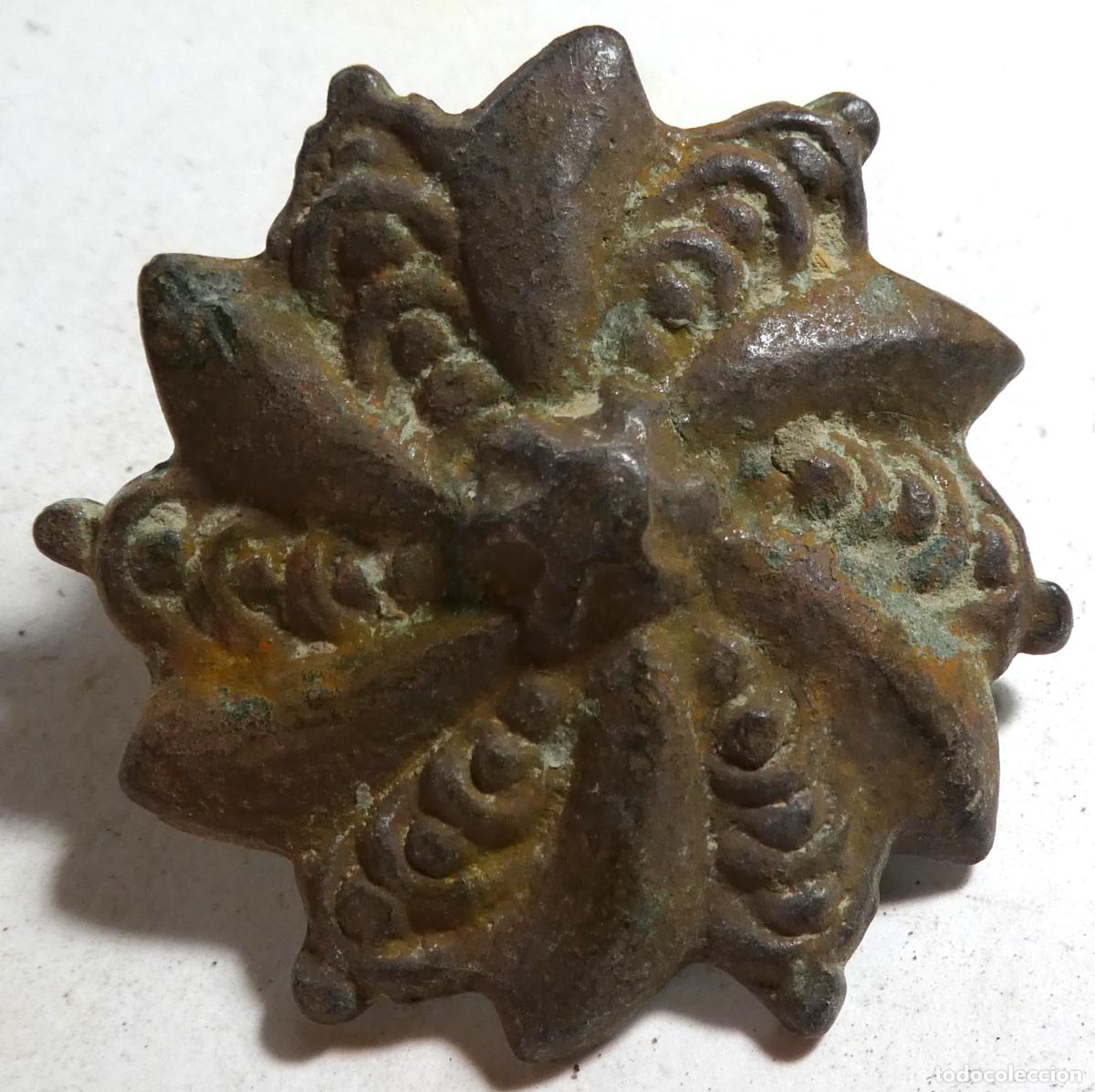 Antig&uuml;edades: Antiguo aplique para cintur&oacute;n o arn&eacute;s, mide 4 cm