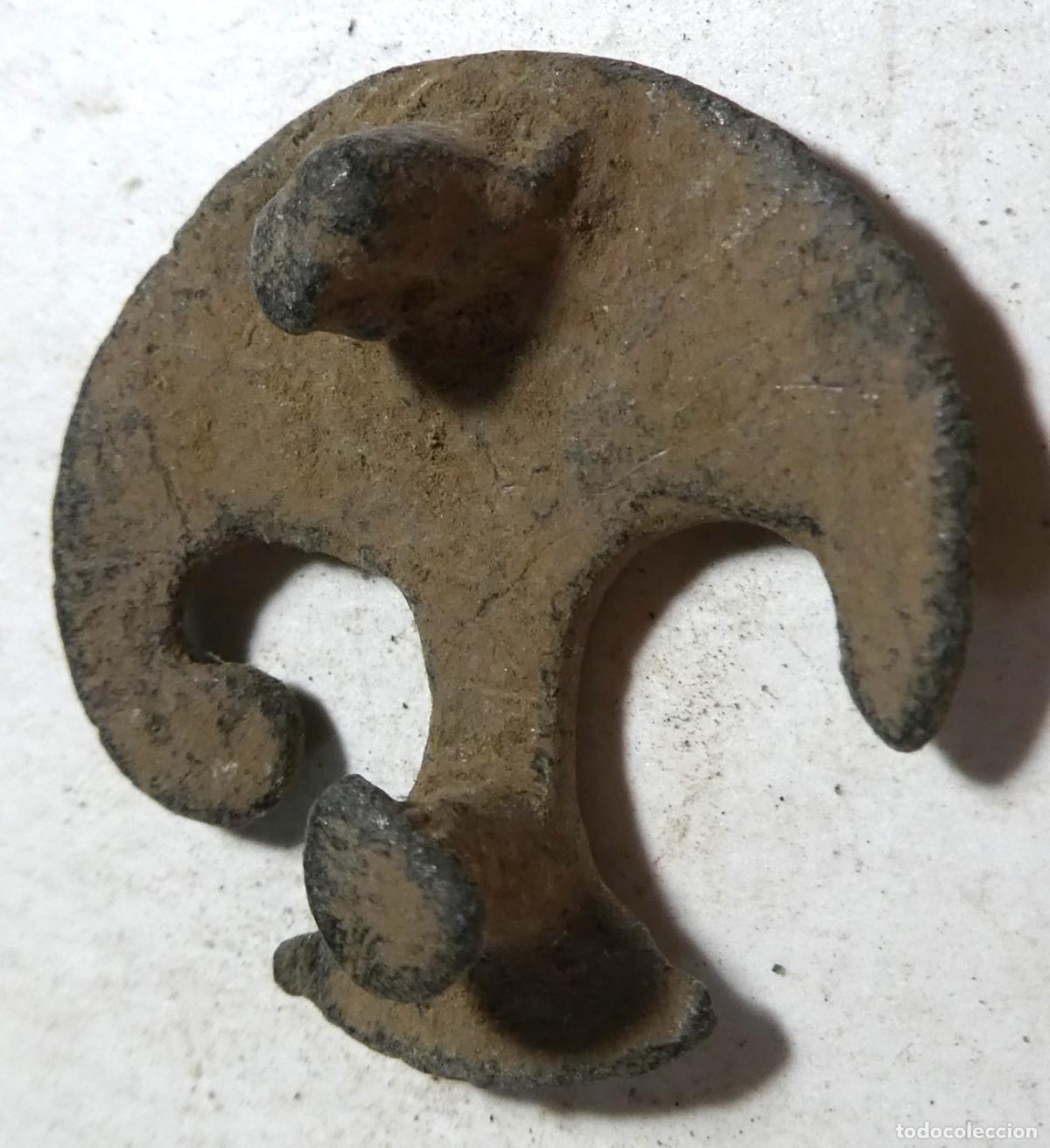 Antig&uuml;edades: Antiguo aplique para cintur&oacute;n o arn&eacute;s , en forma de Pelta - Foto 2