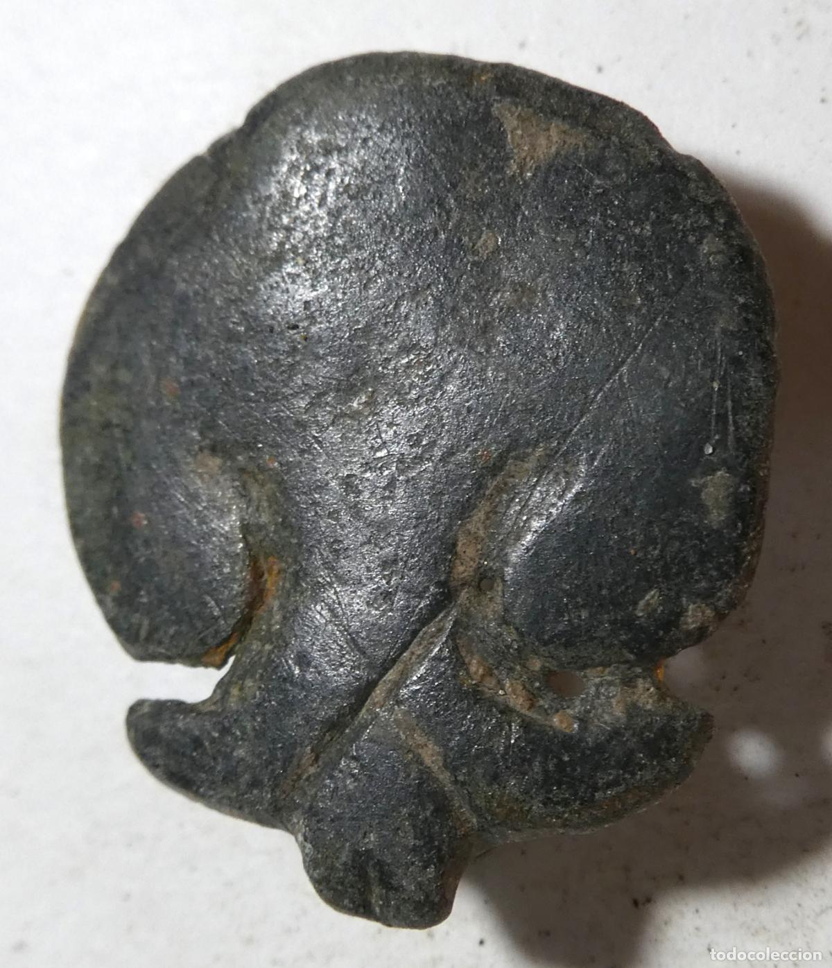 Antig&uuml;edades: Antiguo aplique para cintur&oacute;n o arn&eacute;s , en forma de Pelta