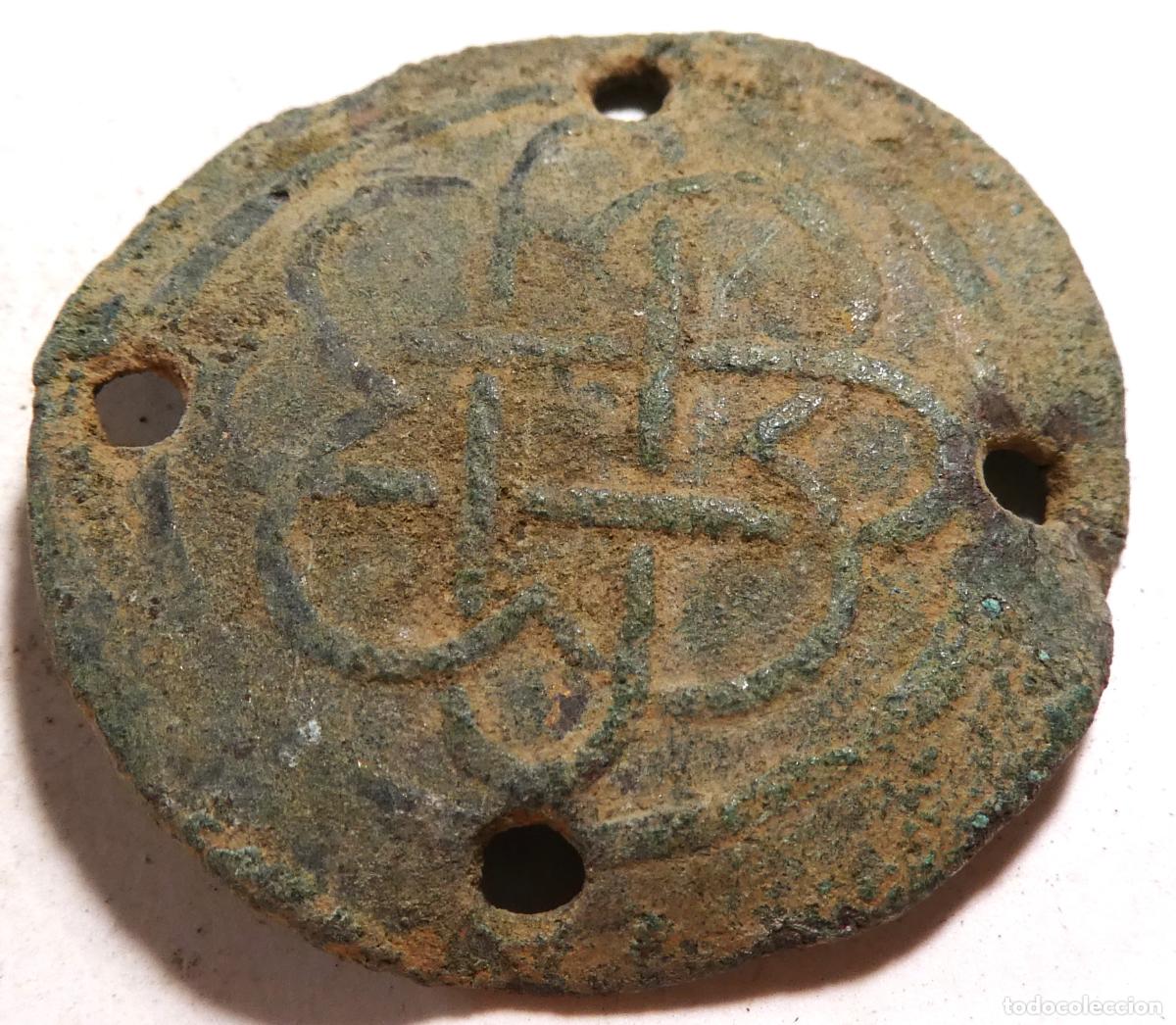 Antig&uuml;edades: Antiguo aplique mide 3,4 cm - Foto 1