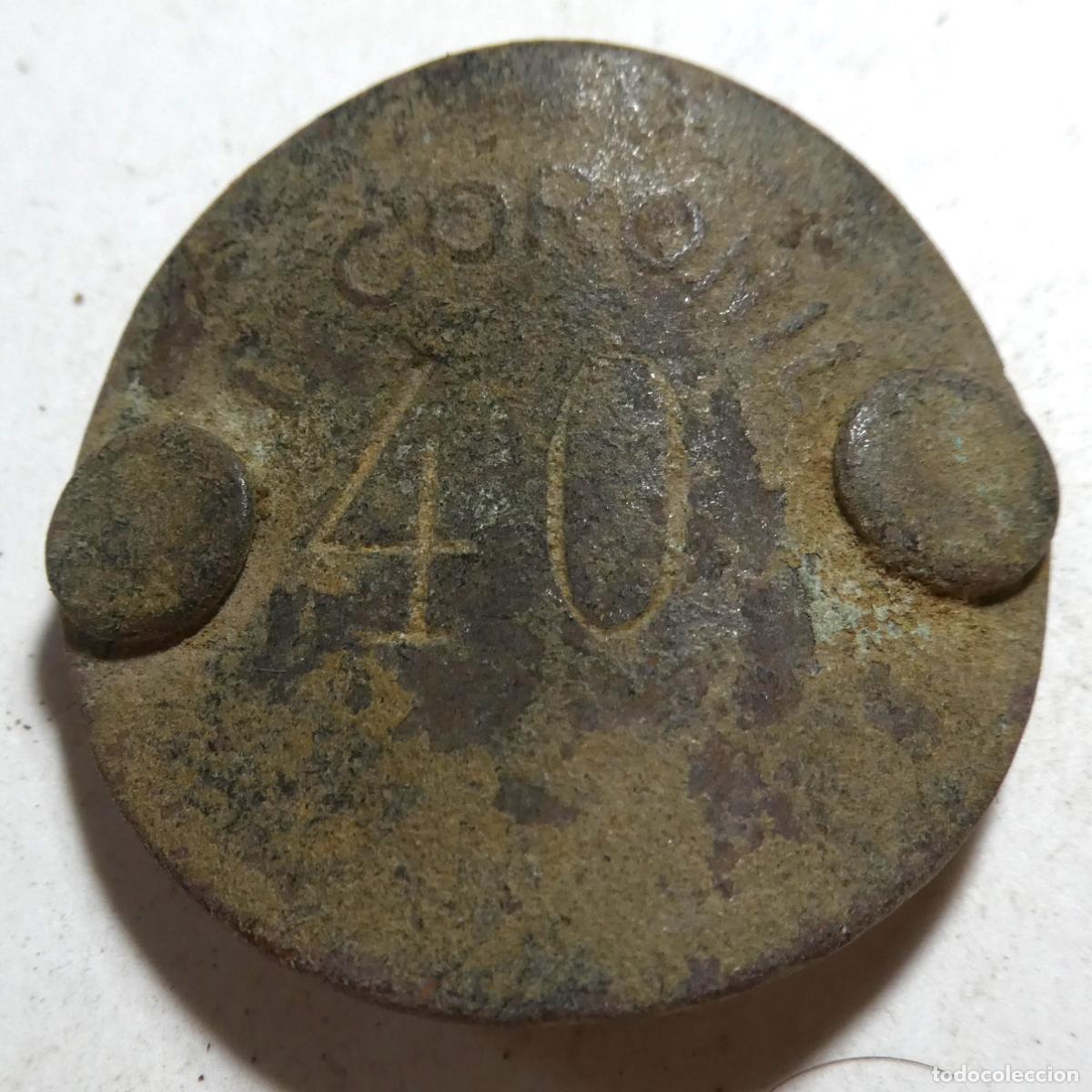 Antig&uuml;edades: Antiguo aplique para cintur&oacute;n o arn&eacute;s , grabado c coronil 40 ,mide 3 cm