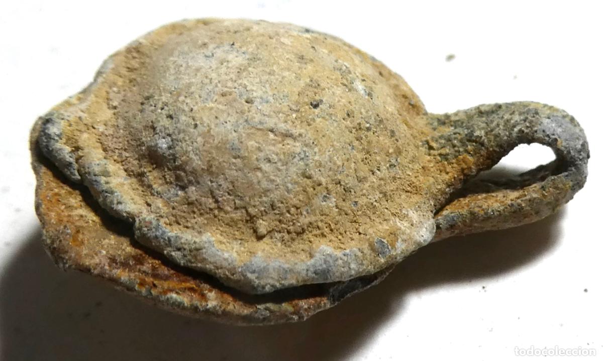 Antig&uuml;edades: antiguo marchamo de plomo, mide 2X1,4 cm