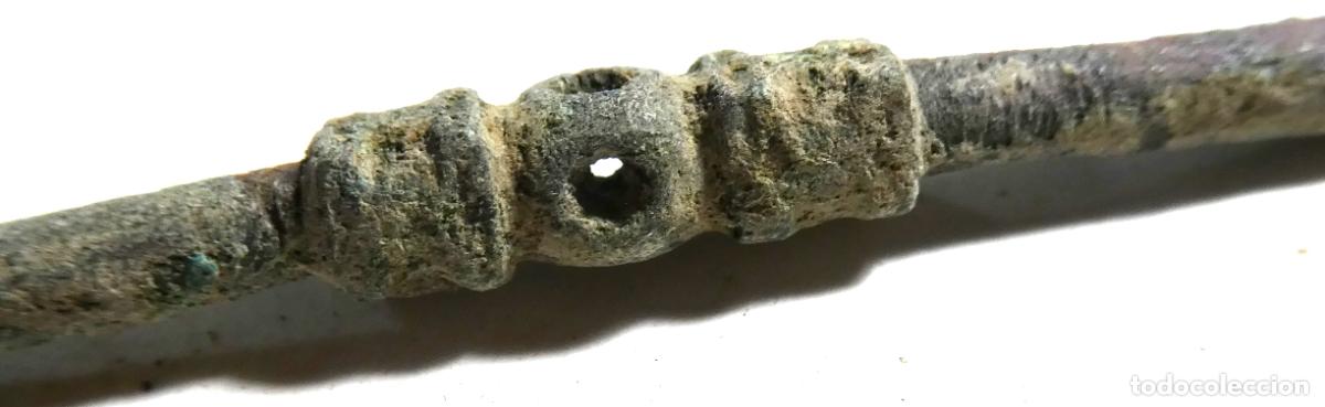 Antig&uuml;edades: Antiguo estilete de bronce completo, mide 11,5 cm