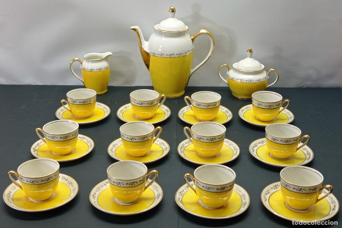 Antig&uuml;edades: Juego de Caf&eacute; &middot; 1950 &middot; Jaune Tonique &middot; Amarillo vibrante / blanco / oro &middot; 12 servicios &middot; 27 piezas
