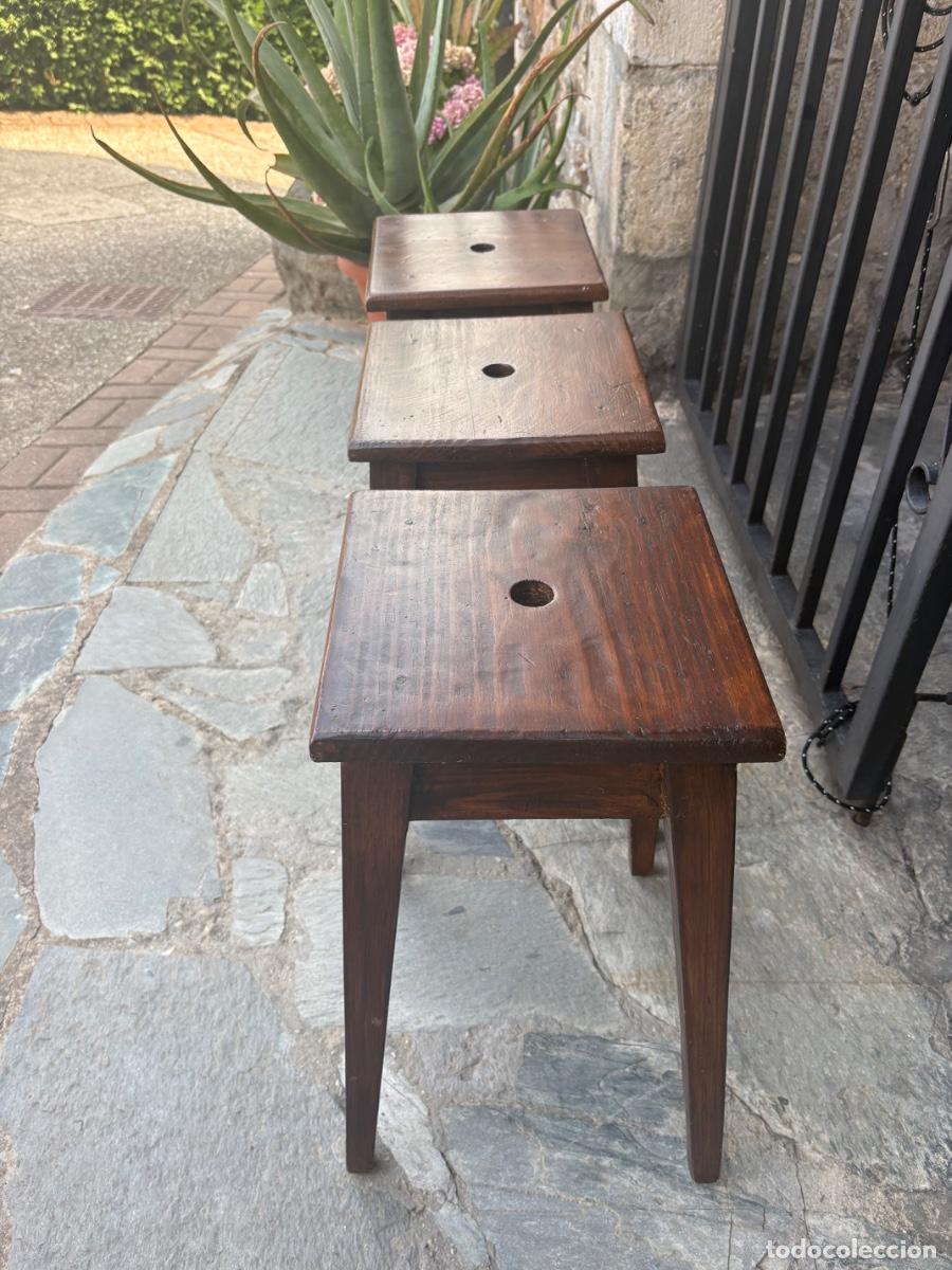 Antig&uuml;edades: 3 taburetes de casta&ntilde;o - Foto 2