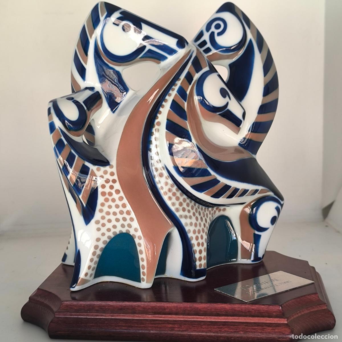 Antig&uuml;edades: PORCELANA ESMALTADA - SARGADELOS DE CASTRO - LA DE SAN LUCAS - RAPA DAS BESTAS - CABALLOS EN PEANA