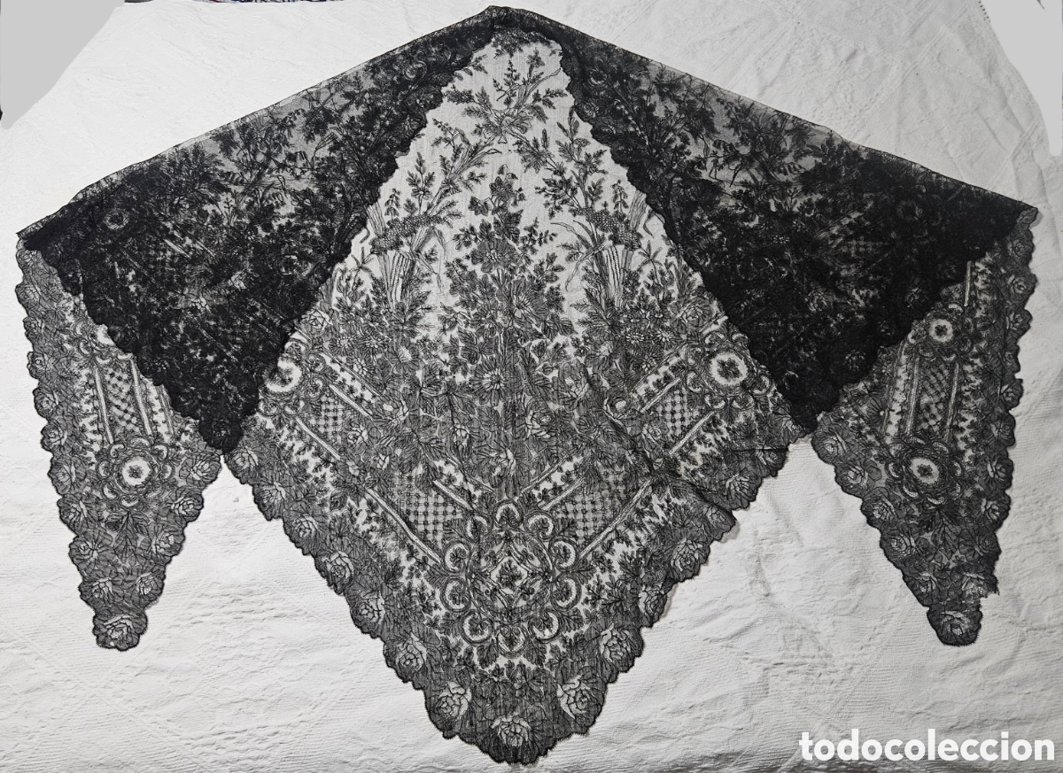 Antig&uuml;edades: SENSACIONAL PICO-MANTILLA ANTIGUO DE CAMBRAY CON DIBUJO CHANTILLY.