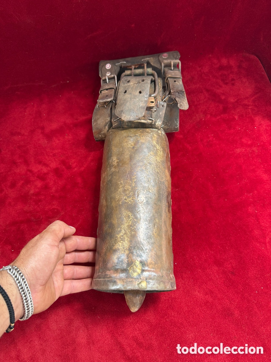 Antig&uuml;edades: Enorme cencerro antiguo,48 cm de largo,punzonado!