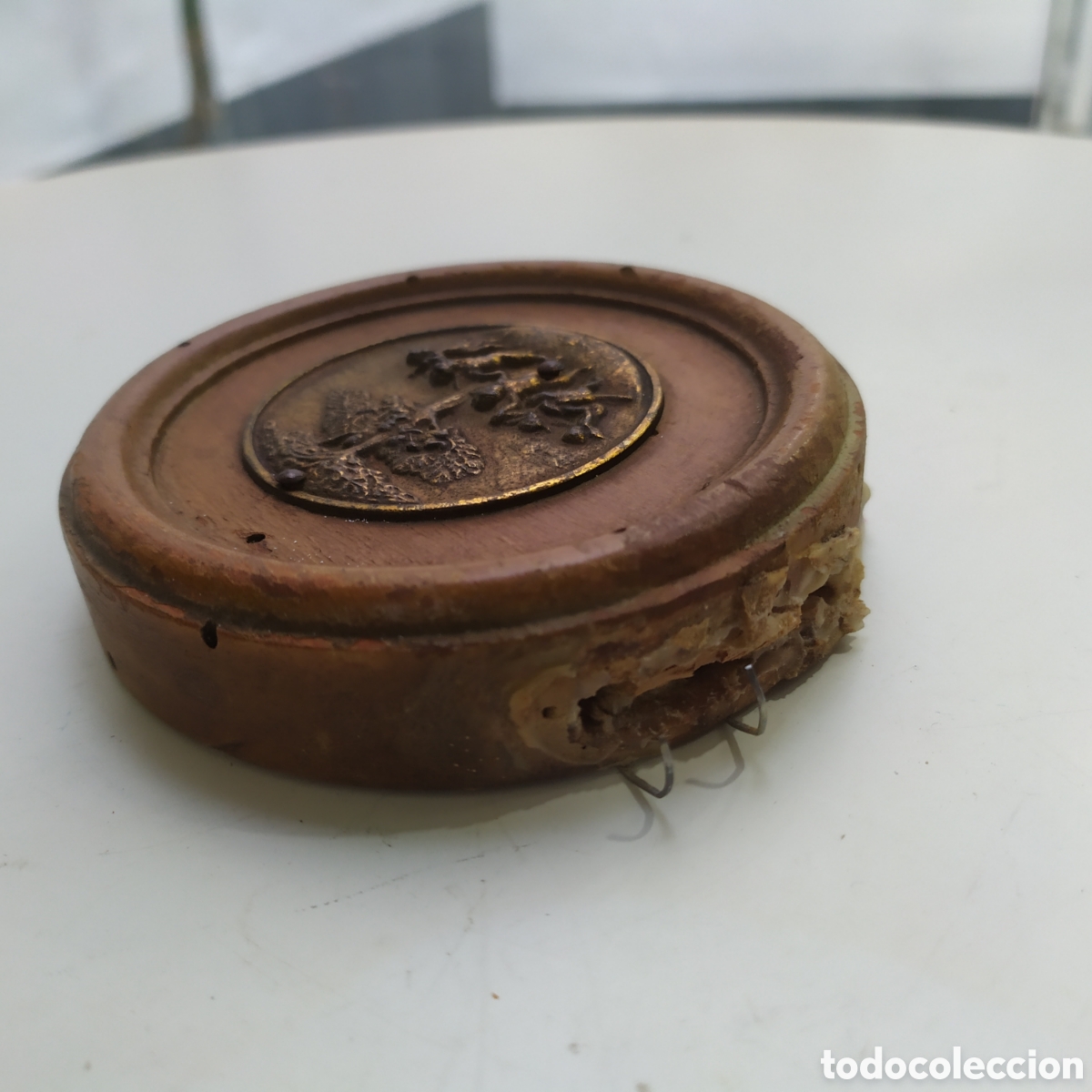Antig&uuml;edades: Antiguo relieve de broce repujado sobre base de madera - Foto 5