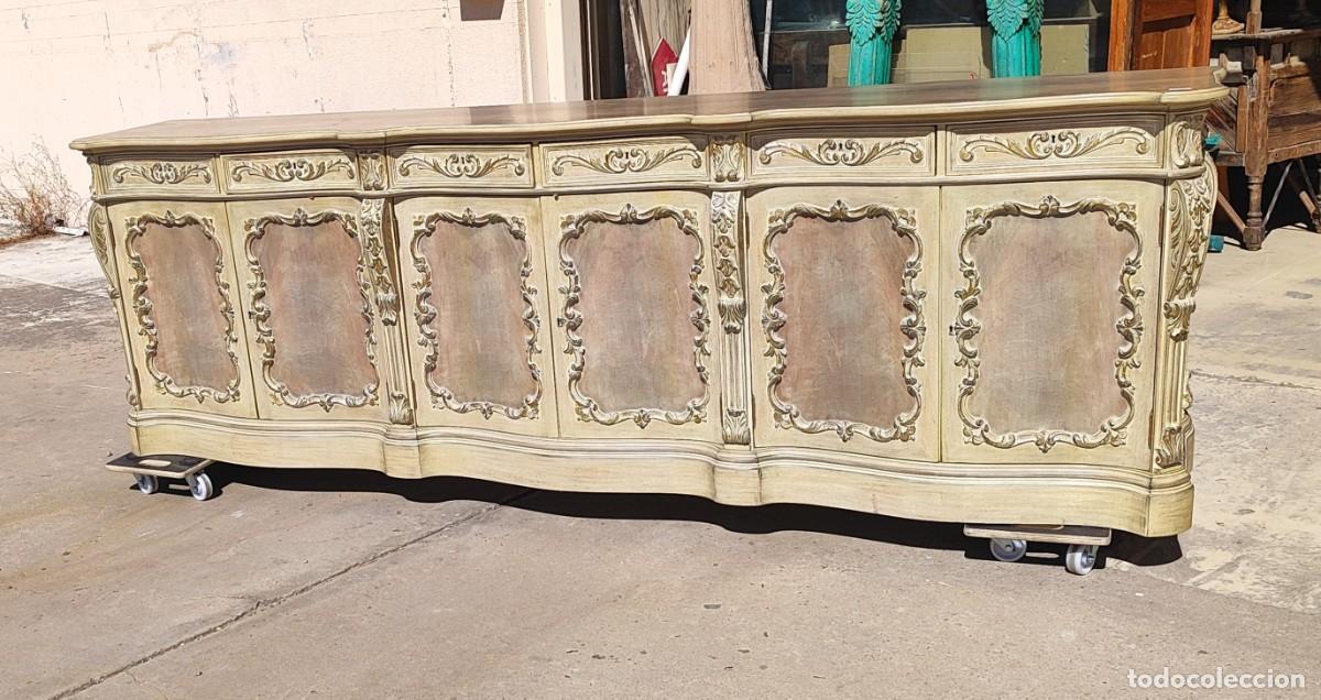 Antig&uuml;edades: Aparador estilo Luis XV En madera de roble blanqueado. Con seis cajones en cintura SXX