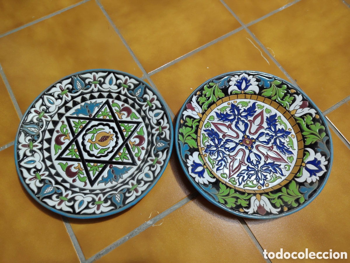 Antig&uuml;edades: Pareha de platos de cuerda seca. Firmados Ntra. Se&ntilde;ora de la Encarnaci&oacute;n. Granada
