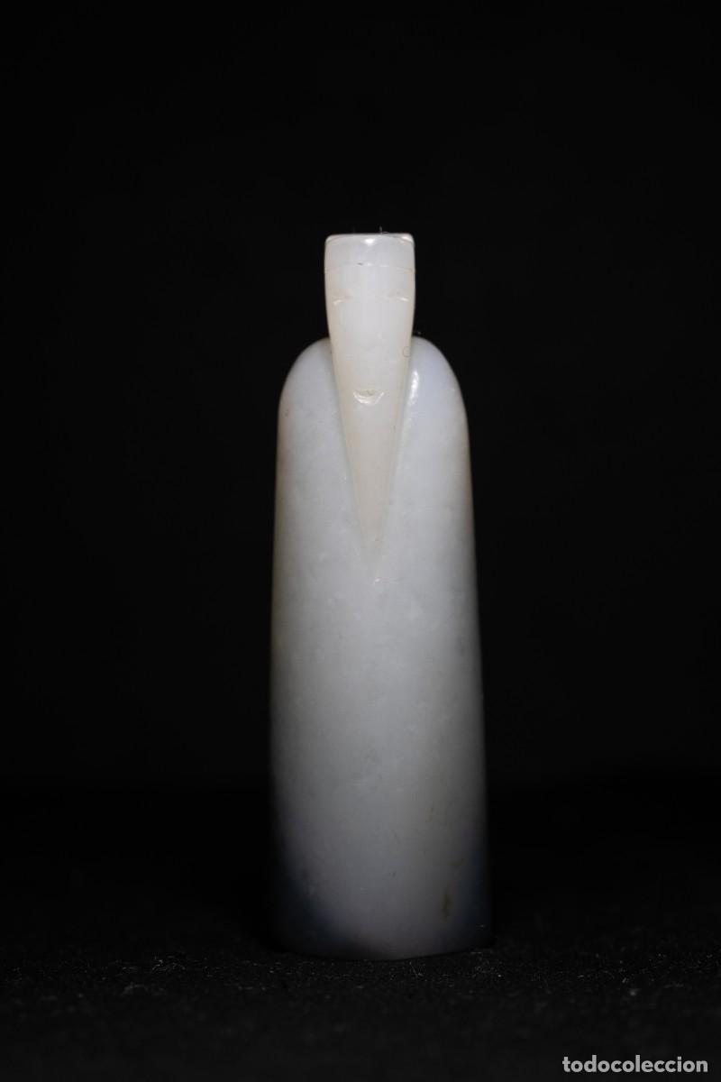 Antig&uuml;edades: Figura de jade blanco de Wengzhong del periodo de Han del Oeste de China (202 a. C.&ndash;8 d. C.)