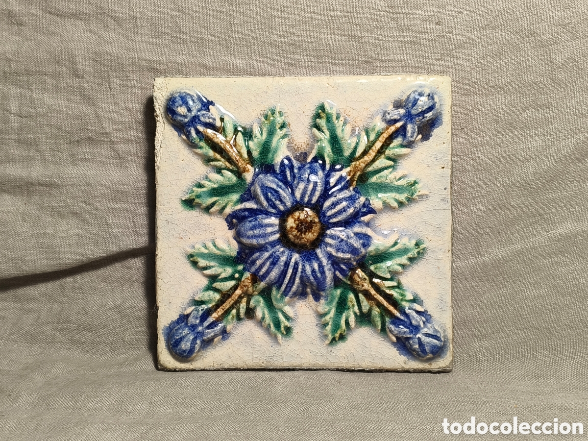 Antig&uuml;edades: AZULEJO MODERNISTA ALTO RELIEVE