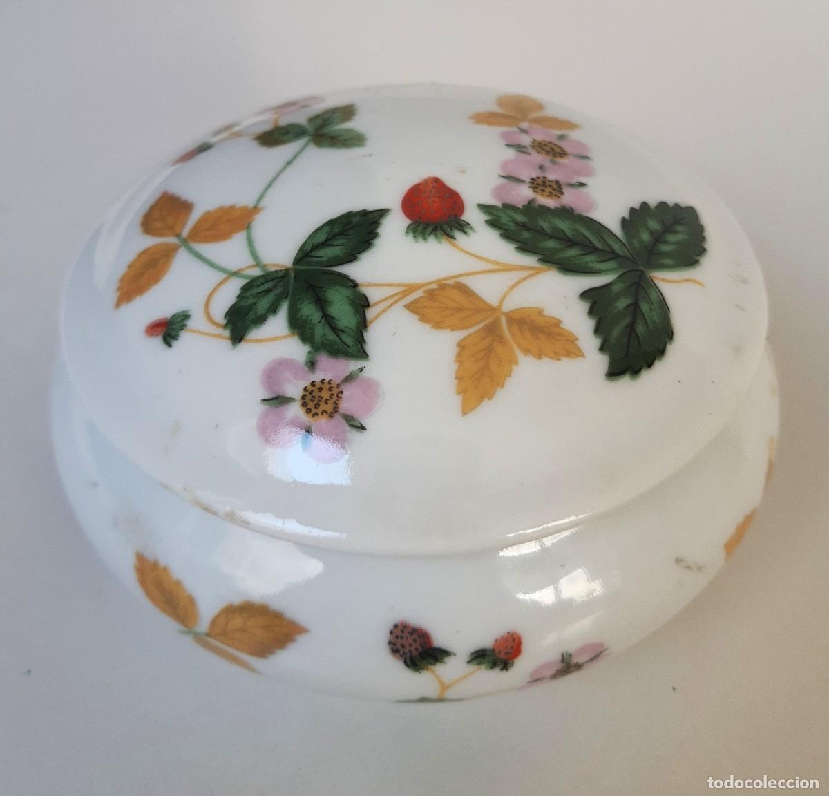 Antiguidades: PRECIOSA CAJITA DE COLECCI&Oacute;N EN PORCELANA MODERNA DE N&Aacute;POLES, ESMALTADA, CON MARCA EN LA BASE