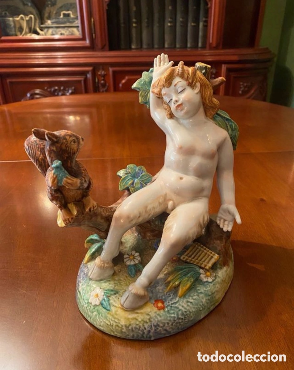 Antig&uuml;edades: Figura de Porcelana Vintage Sureda - Fauno / S&aacute;tiro con Ardilla