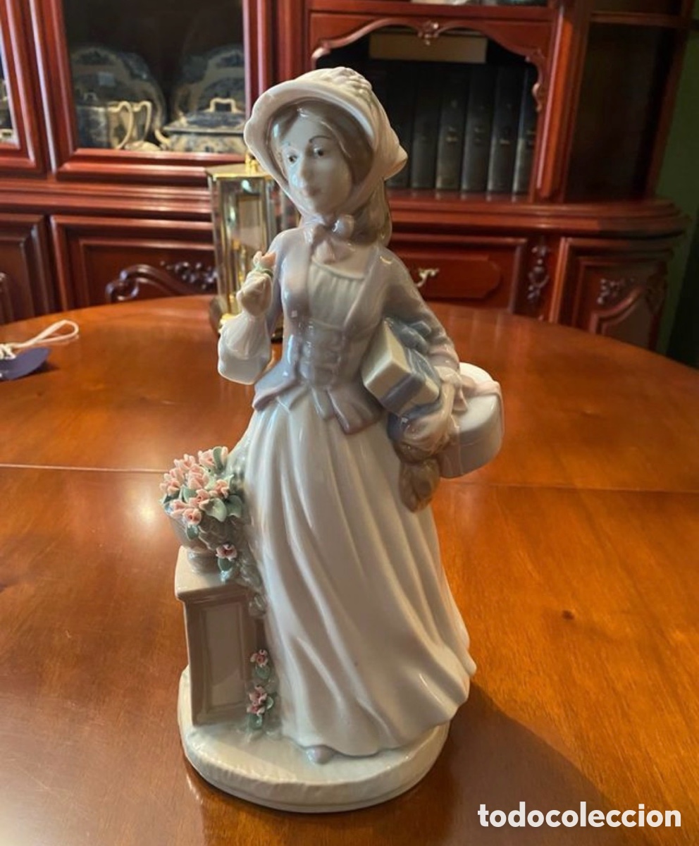 Antig&uuml;edades: Figura Porcelana Nadal: Dama con Pamelas, Regalos y Cesta de Flores