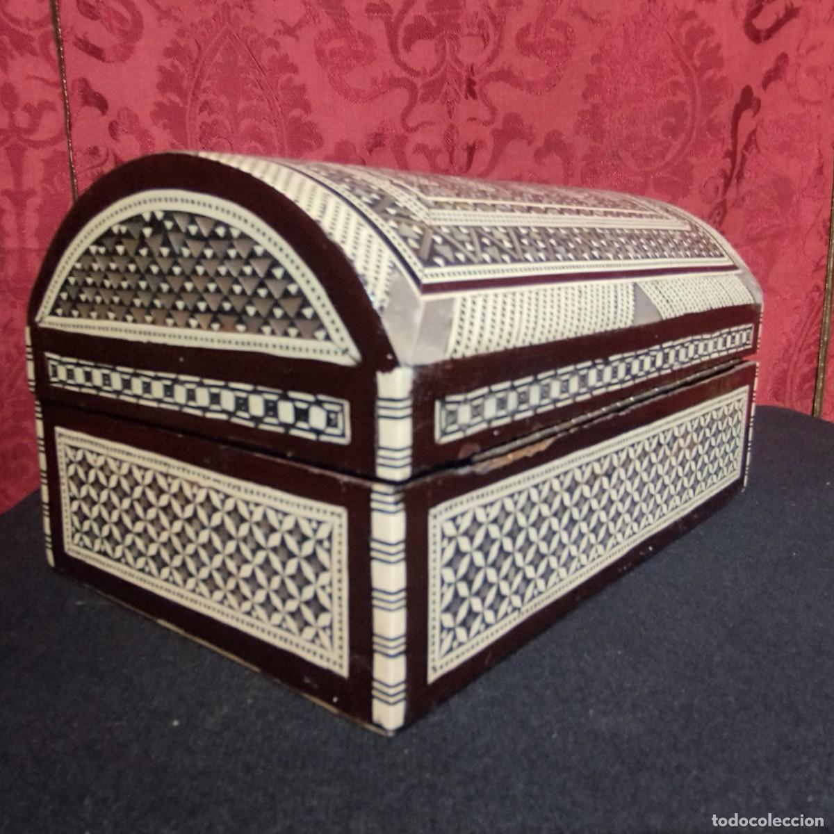 Antig&uuml;edades: CAJA BAUL COFRE ELABORADA EN MADERA E INCRUSTACIONES HECHA EN EGIPTO - Foto 2