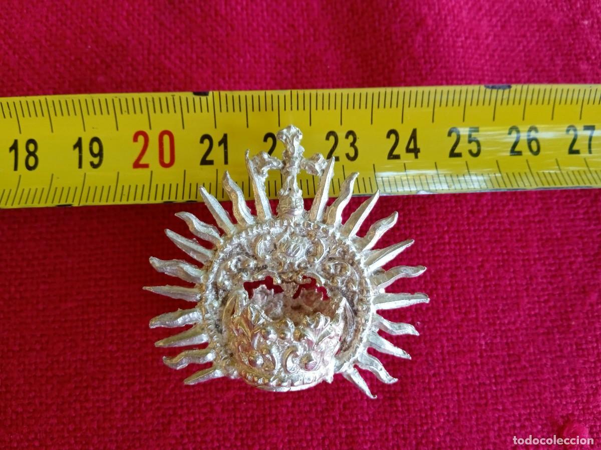 Antig&uuml;edades: Corona Resplandor Aureola antigua de metal plateado para figura religiosa