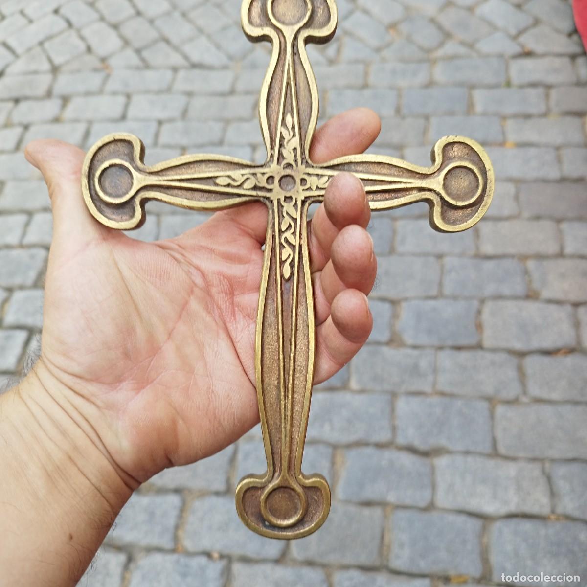 Antig&uuml;edades: CRUZ DISE&Ntilde;O INSPIRADO EN EL ESTILO DE ANTONIO GAUDI. MATERIAL BRONCE -