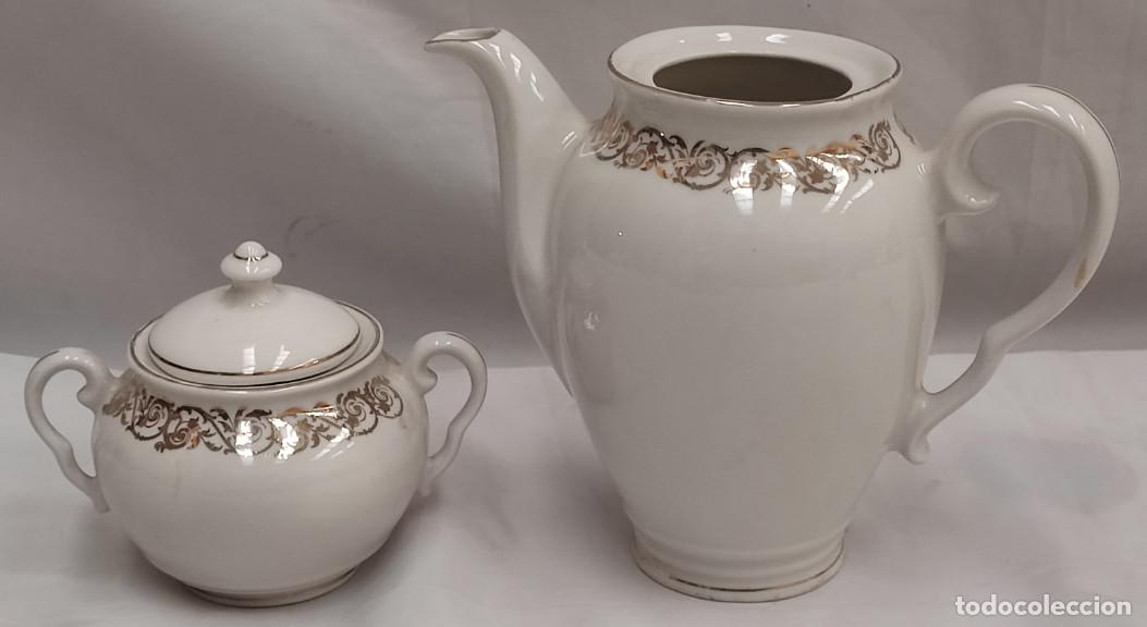 Antig&uuml;edades: JUEGO DE TETERA Y AZUCARERO DE PORCELANA