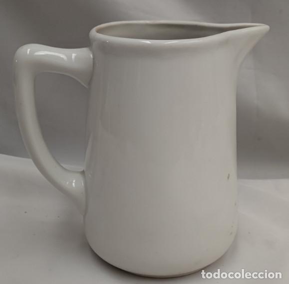Antig&uuml;edades: ANTIGUA JARRA DE PORCELANA, 16 CM