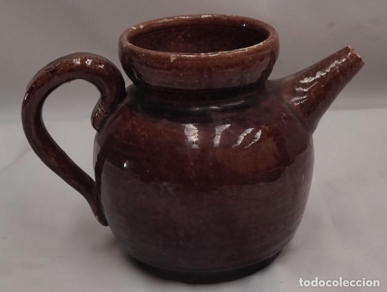 Antig&uuml;edades: ANTIGUA JARRA PEQUEA DE CERAMICA CON PITORRO TIPO TETERA, 12 CM