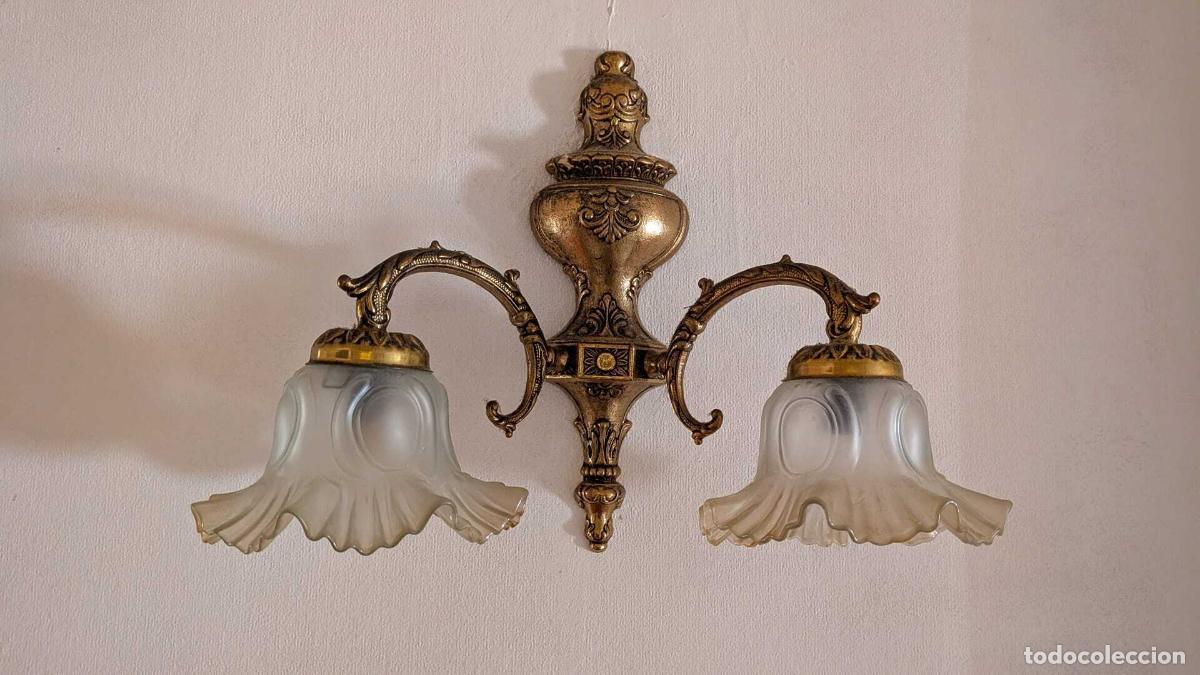 Antig&uuml;edades: PRI-004: Aplique de pared de dos luces estilo cl&aacute;sico