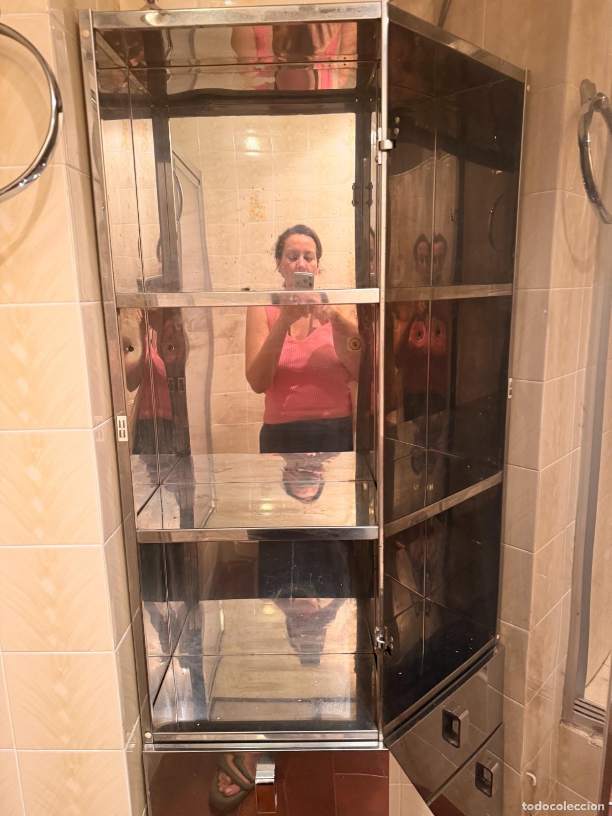 Antig&uuml;edades: PRI-041: Armario de ba&ntilde;o con espejo y baldas interiores