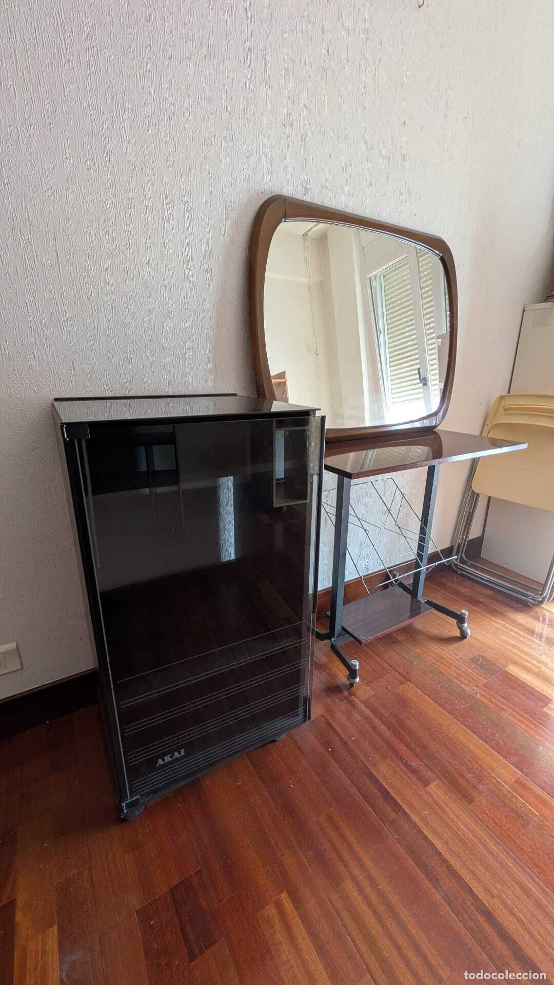 Antig&uuml;edades: PRI-024: Mueble para equipo de m&uacute;sica Akai con puerta de vidrio